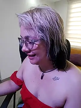 Chat XXX en directo de AnyaLuxx