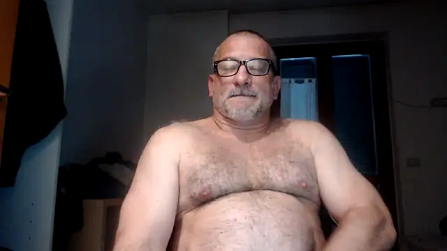 Mauro7788 Adlı Modelin Canlı XXX Sohbeti