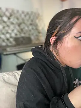 NikkiNix Chat XXX live