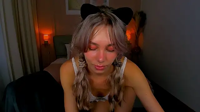 LuluAlis' Live XXX Chat