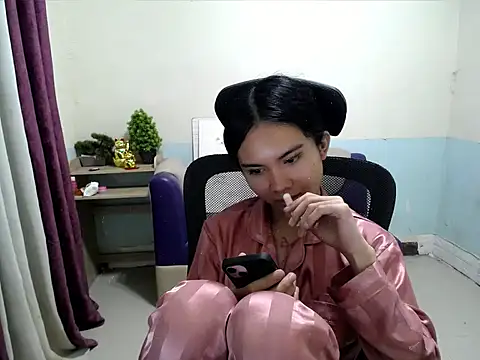 devine_goddess élő XXX-chatje