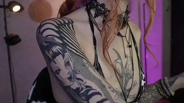 insania_9999_ Adlı Modelin Canlı XXX Sohbeti