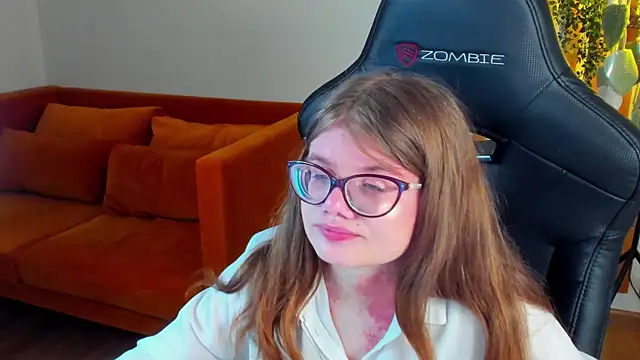 ChloeHalses XXX чат на живо