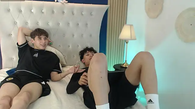 Show modela Aiden_Rivers_ na web-kameri
