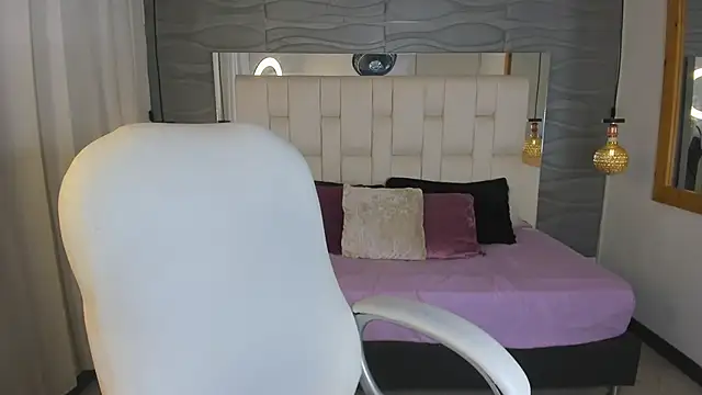 Miranda__Green Adlı Modelin Canlı XXX Sohbeti