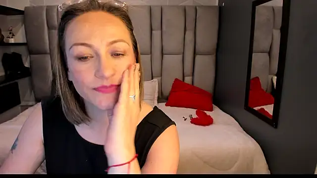 Chat XXX en directo de Charlot_milf