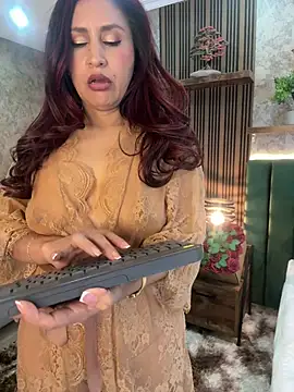 MonicaMoret's Live XXX Chat