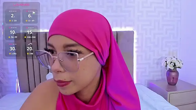 naishaa_ Chat XXX live