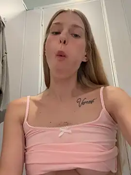 Chat XXX en directo de kira_mia