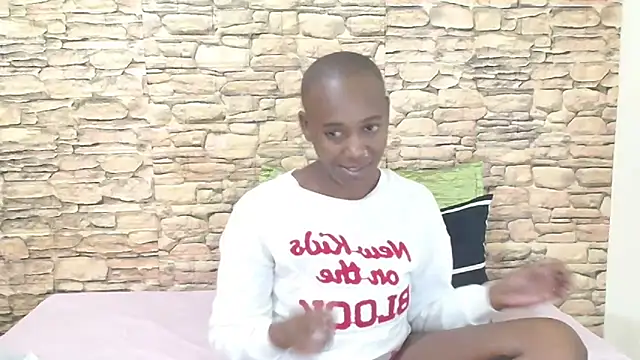 EbonyOlive69 – Live XXX-chat