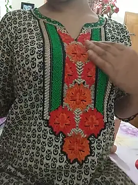 Tanha18 লাইভ XXX চ্যাট