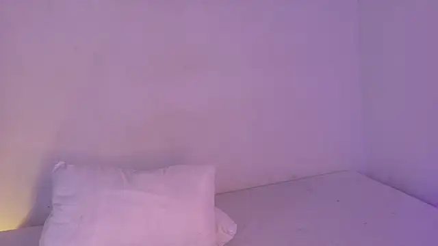 Chat +18 de GiaBelmonth ao vivo