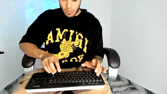 mikee_scooth Chat XXX live