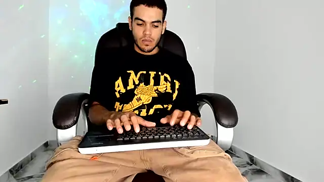 mikee_scooth Chat XXX live