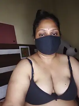 Chat +18 de SluttySonam ao vivo