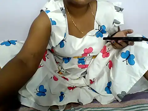 Chat +18 de Chandrika_telugu0 ao vivo