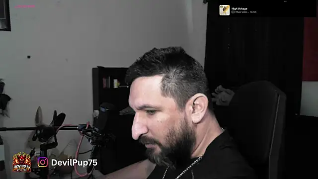 DevilPup75_ Chat XXX in diretta