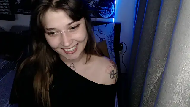 AlienforTwenty's Live XXX Chat