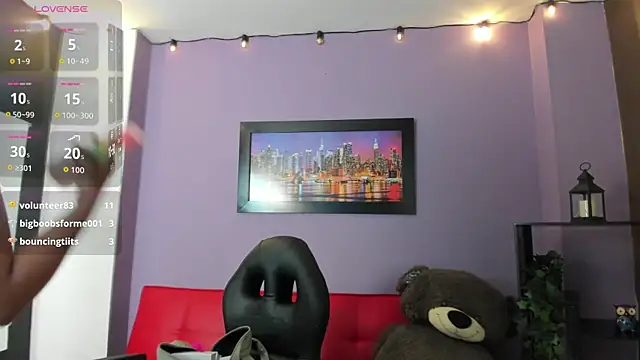 Lucyy_tits élő XXX-chatje