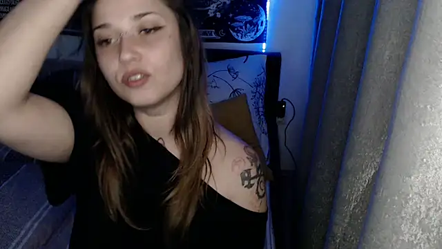 AlienforTwenty élő XXX-chatje