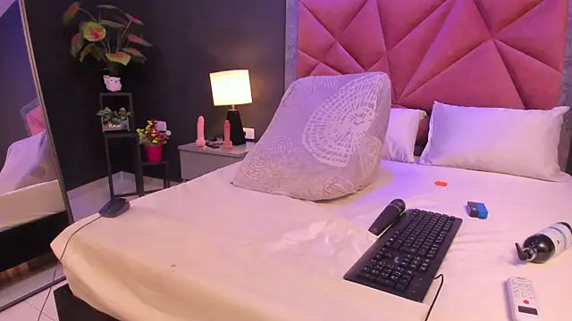 Chat XXX Live mia_milff