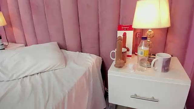 Chatroom XXX en direct de Hellencute18_