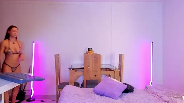 Amypond__ Adlı Modelin Canlı XXX Sohbeti