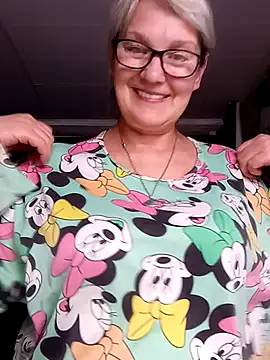 Chat +18 de irinamaux ao vivo