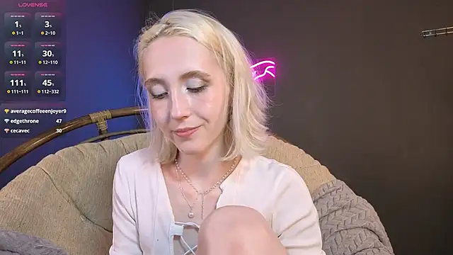 Elen__Moore Chat XXX in diretta