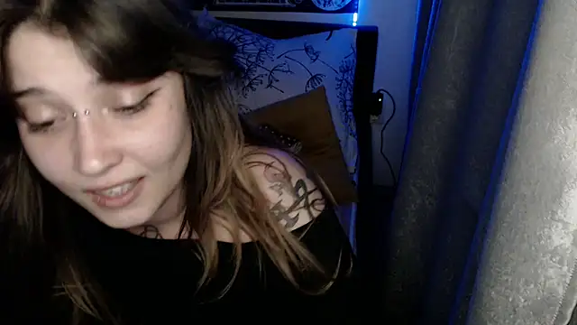 AlienforTwenty's Live XXX Chat