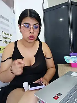 SOFIA-11_ Live XXX-Chat