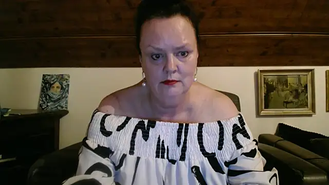 TiffanyMature Chat XXX live