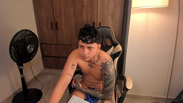 Jake_simons Adlı Modelin Canlı XXX Sohbeti