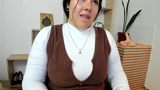 LinaBrowm Chat XXX in diretta