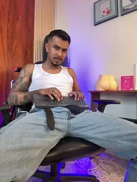 XXX chat uživo modela Latinmoster_boss