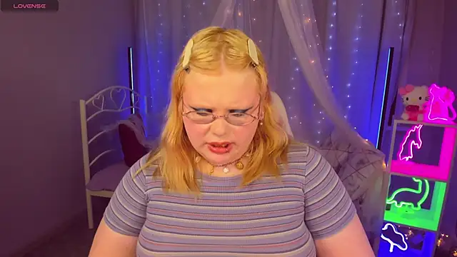 LottieReed élő XXX-chatje