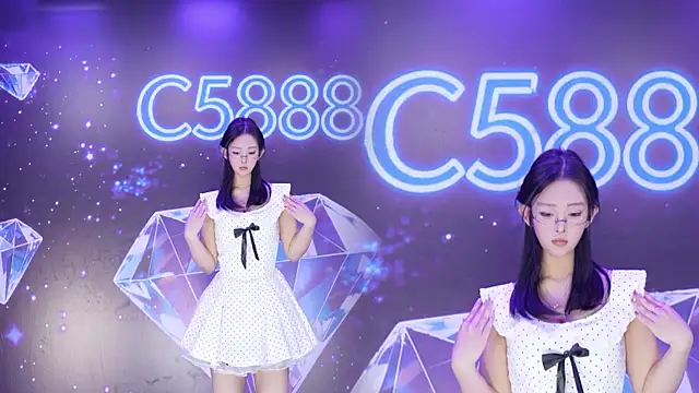 C5888 现场XXX聊天