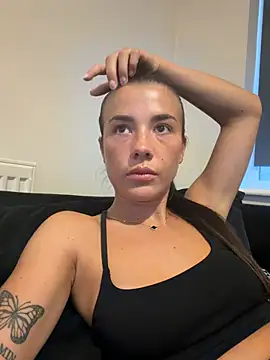 Emilyangelxx Adlı Modelin Canlı XXX Sohbeti
