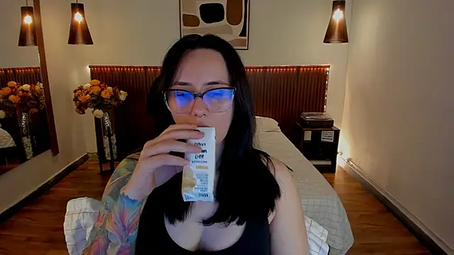 KatherineBond Chat XXX live