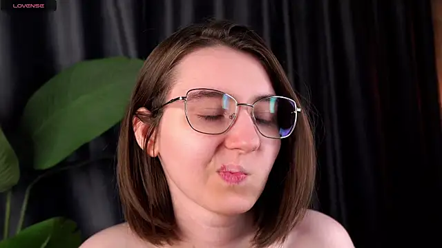 MeghanElson live XXX chat