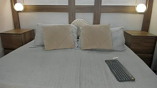 Emii_Lux Adlı Modelin Canlı XXX Sohbeti