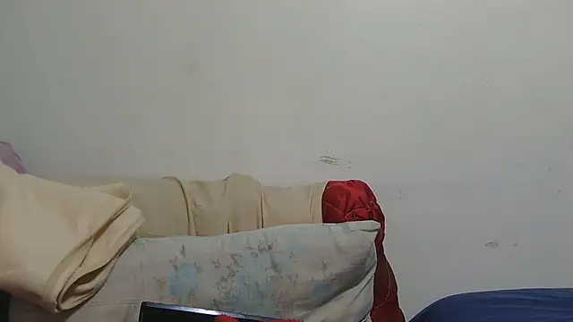 sluttylaura21's Live XXX Chat