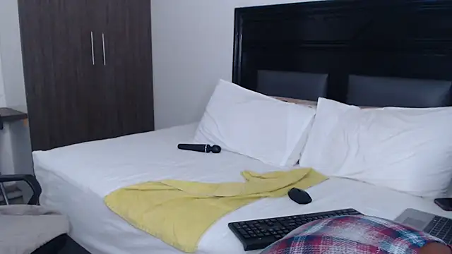 NikkiDickSavagen Live XXX chat
