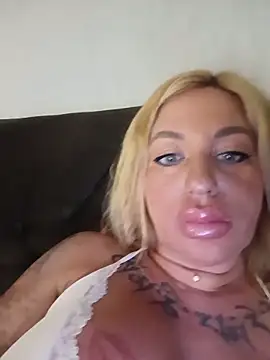 MiaMooly XXX чат на живо