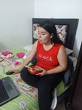 צ'אט XXX בשידור חי של hiddenCraving
