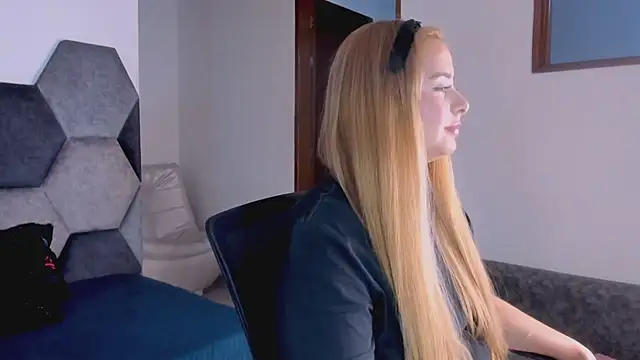 MikaelaStone's Live XXX Chat