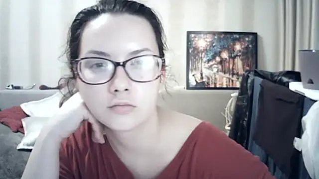 MoodieMira's Live XXX Chat