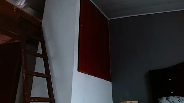 Emilia_1995 Live XXX-Chat