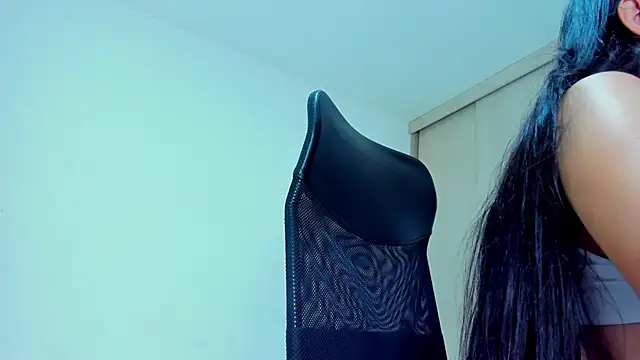 Czat XXX na żywo – monica_little23