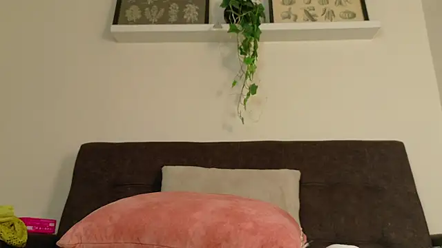 Czat XXX na żywo – RiriiBrunette__